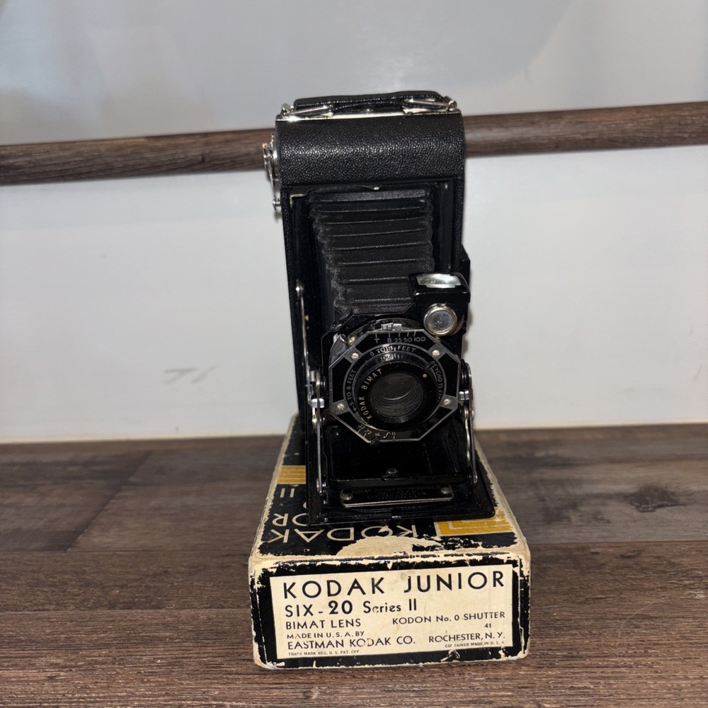 1930's KODAK JUNIOR SIX-20 Series II Folding Camera + Box